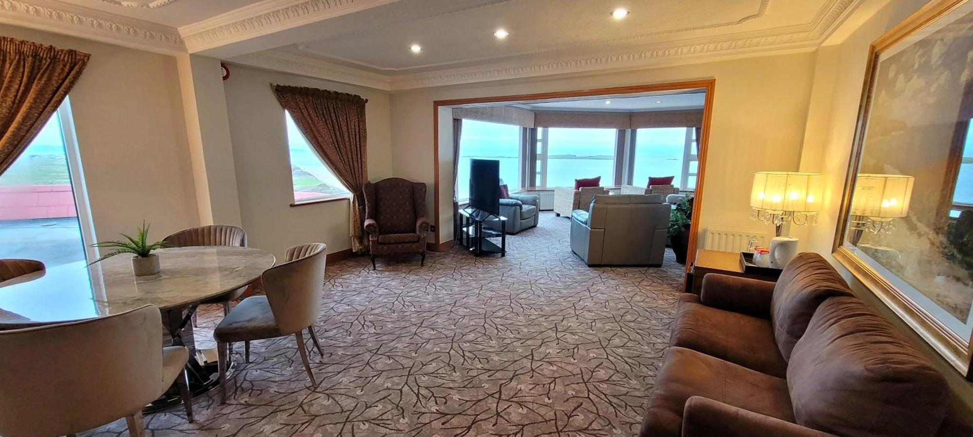 Royal Court Hotel Portrush Buitenkant foto