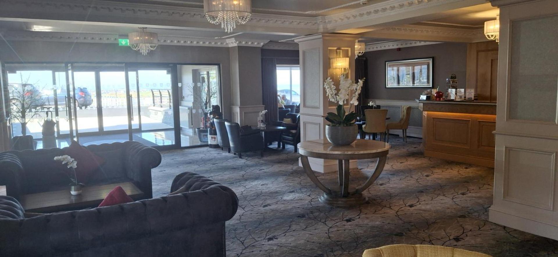 Royal Court Hotel Portrush Buitenkant foto