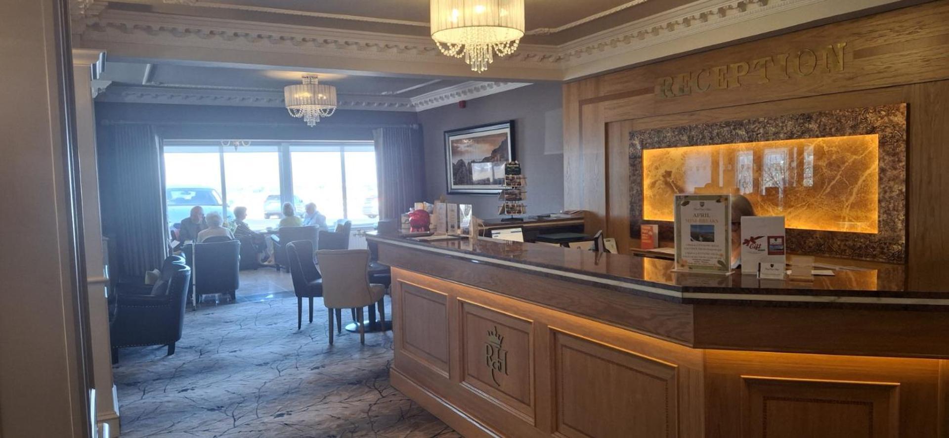 Royal Court Hotel Portrush Buitenkant foto