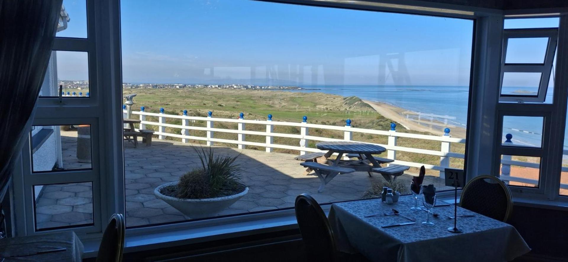 Royal Court Hotel Portrush Buitenkant foto